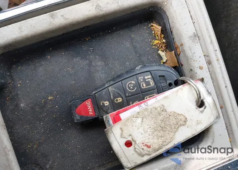 2015 Chrysler Town & Country Touring z USA, uszkodzony, nr VIN 2C4RC1BG9FR677187